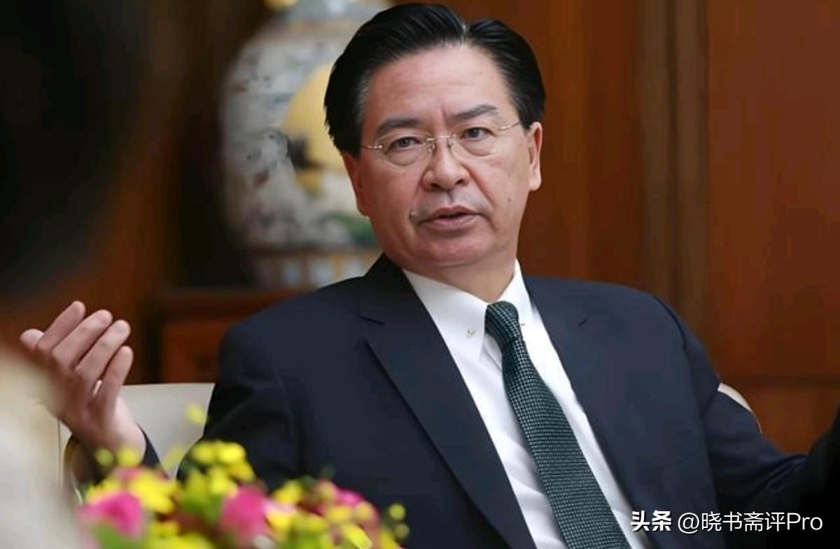 继续逼近台湾本岛仅剩32海里，顽固“台独”分子吴钊燮气急败坏，声称这是重大升级！