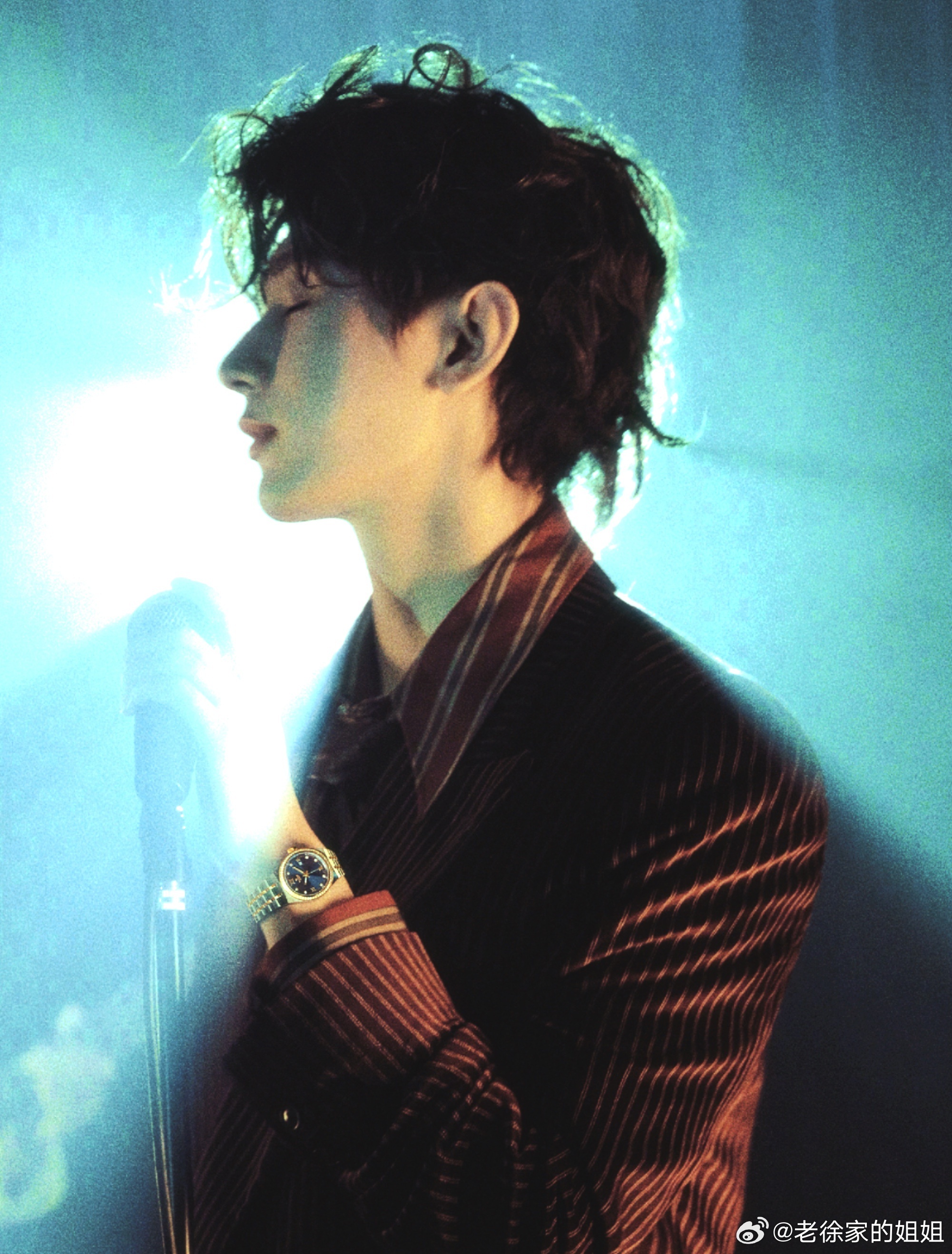 成毅的杂志限量，是内娱的一股清流。不割韭菜、不冲虚量，只护粉丝理性消费，温柔又有