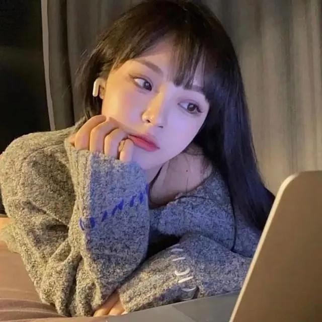 静思窗前月，心事几多秋。秋日登楼感怀 秋日感怀 雨落窗前思万千 秋思随笔 秋愁随