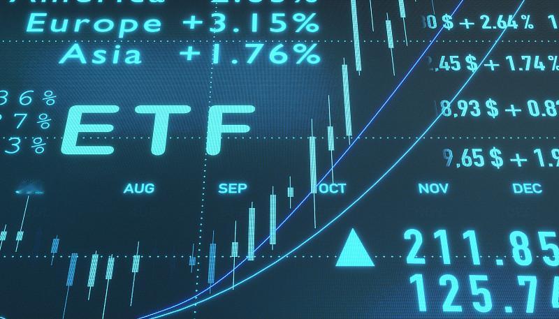 别以为科技主题ETF涨跌只看大盘脸色，这里面门道真的多。
就拿10月那波市场调整