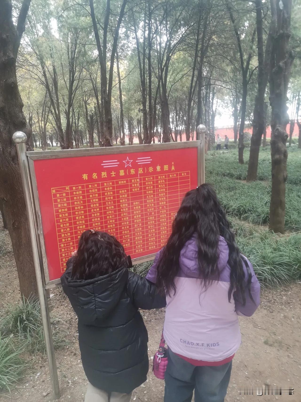 这才是烈士陵园该有的样子。
1月31日，正月初三，山东省菏泽市曹县鲁西南烈士陵园