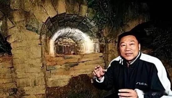 古代湖北的一种残酷习俗——“寄死窑”，老人60岁被儿女关进洞里，不给饭直到饿死。