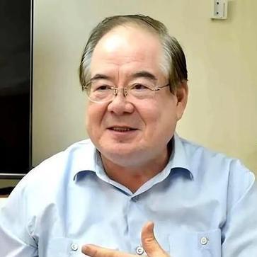 77岁李乾龙独登中山陵：一步一虔诚，半生信仰终归故里
 
77岁的国民党副主席李