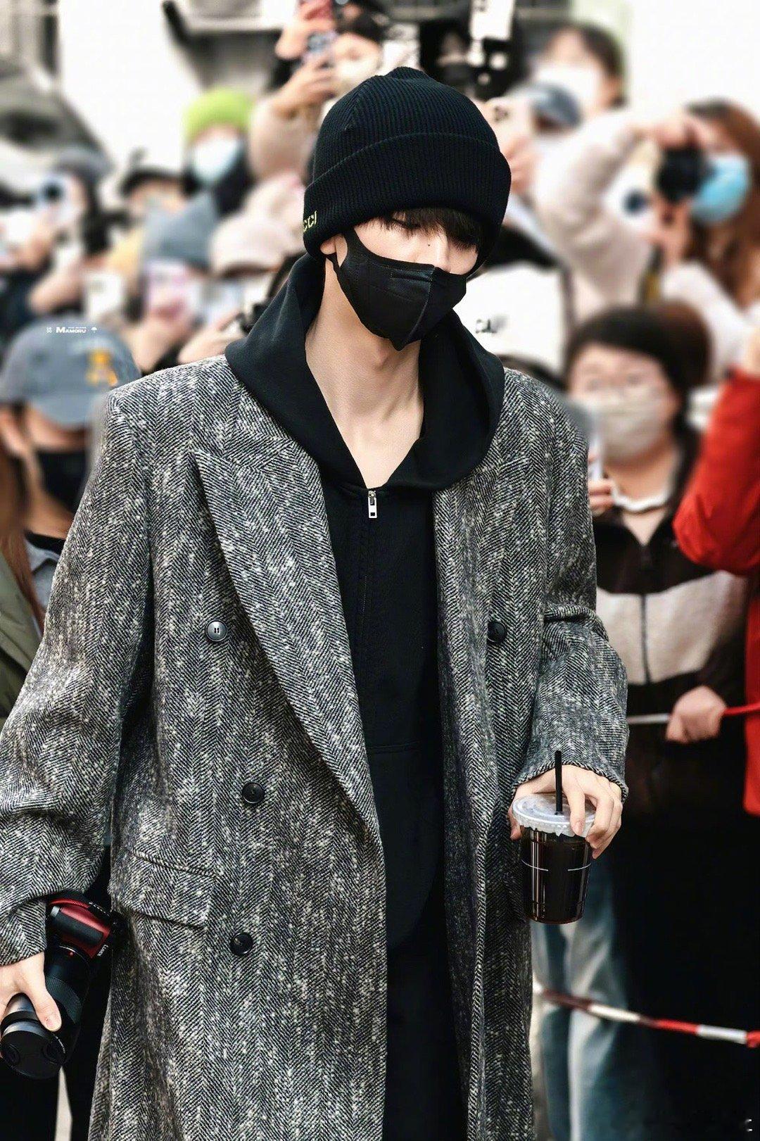 张凌赫真的帅的好权威！ 