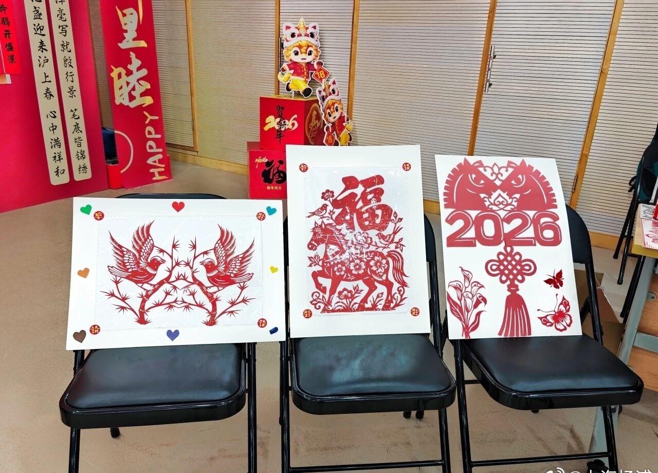 【杨浦街头，元宵温暖正在派送中 】正月十五闹元宵，万家灯火映团圆。杨浦大街小巷张