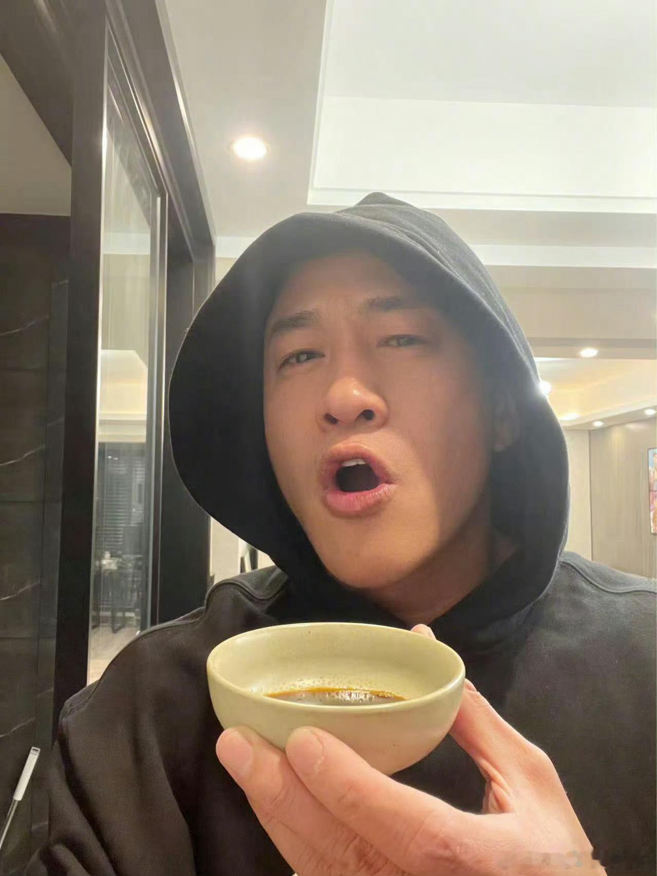随口一说的话被放在心上最难得的莫过于被人放在心上，何润东把粉丝随口的期许记在心底