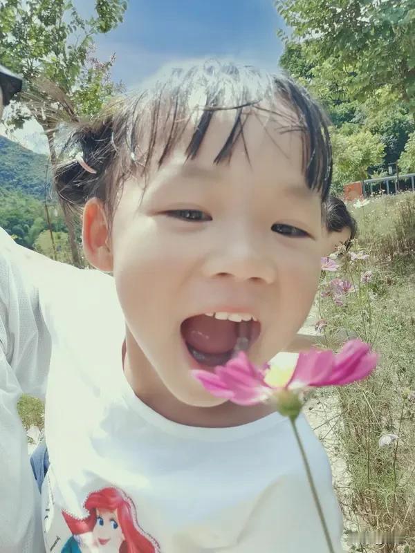 我舅舅的侄儿（小明）娶了一个贵州的媳妇（小丽），结婚几年只生了一个女孩。小丽没有