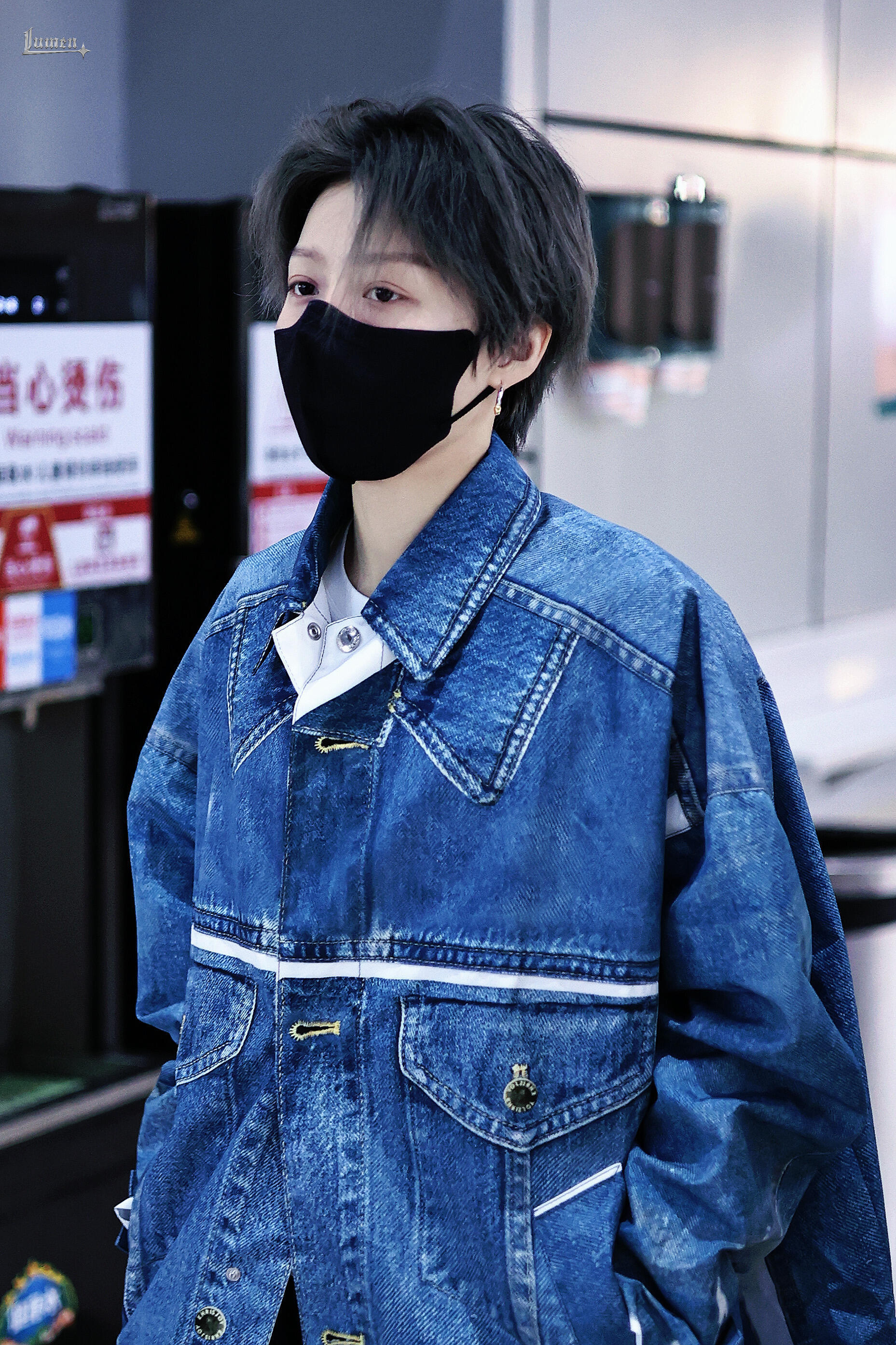 刘雨昕凌晨到达上海，牛仔蓝被她穿的好漂亮。又飒又美，顺便搜了下小刘姐之前路透，大