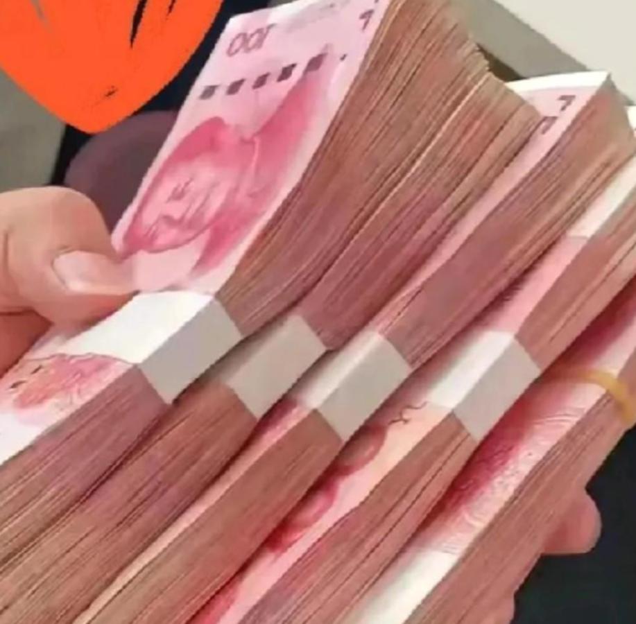 浙江一老伯拆迁到手450万，特意把三个子女叫回家分钱。大儿子摆手说不要，二女儿也