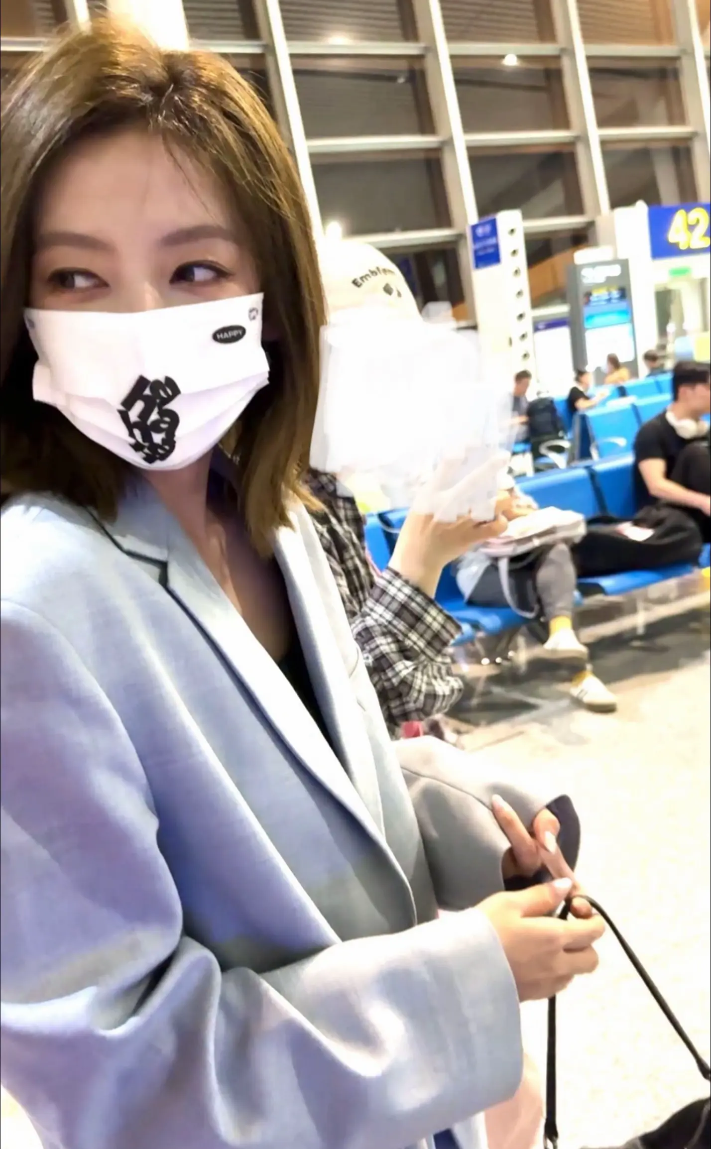 这爱的城市虽然拥挤 如果真的遇见你。存档一下第一次见面💜 以及。不小...