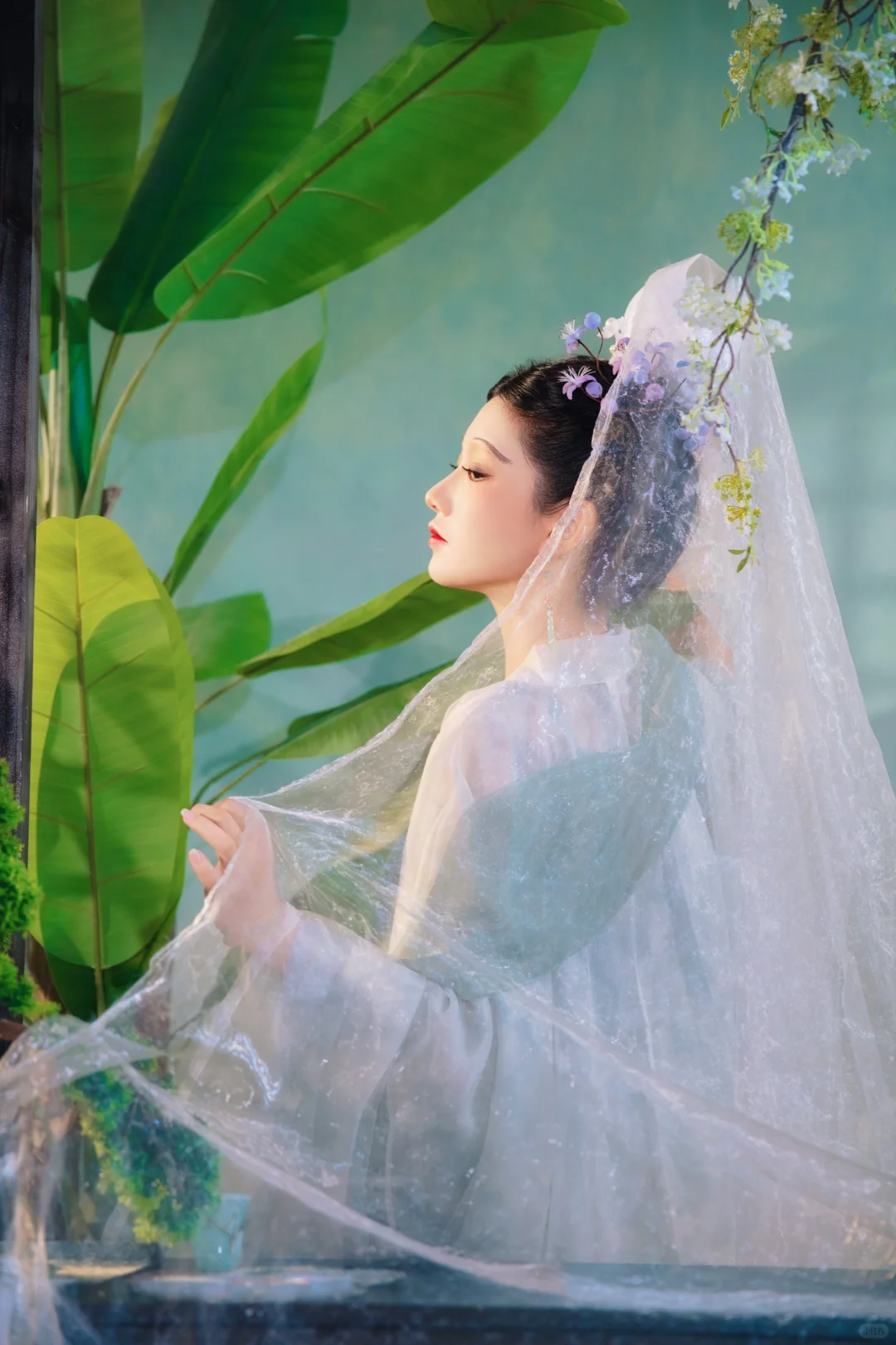 她婉约的像首宋词