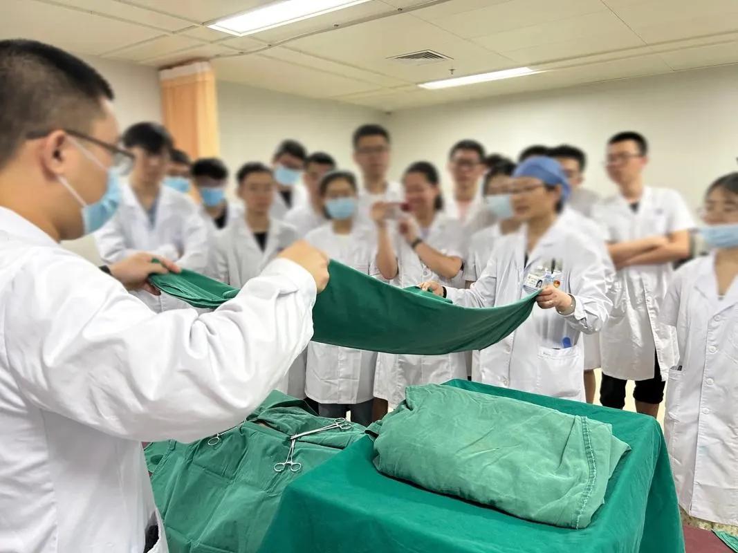 高考结束，填志愿到底能不能学医？作为一个学了十多年医读到医学博士的人，我来给你真