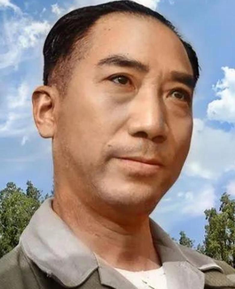 1923年，戴笠在上海流浪，吃住在表弟张冠夫家里。张冠夫是商务印刷馆的职员，他和