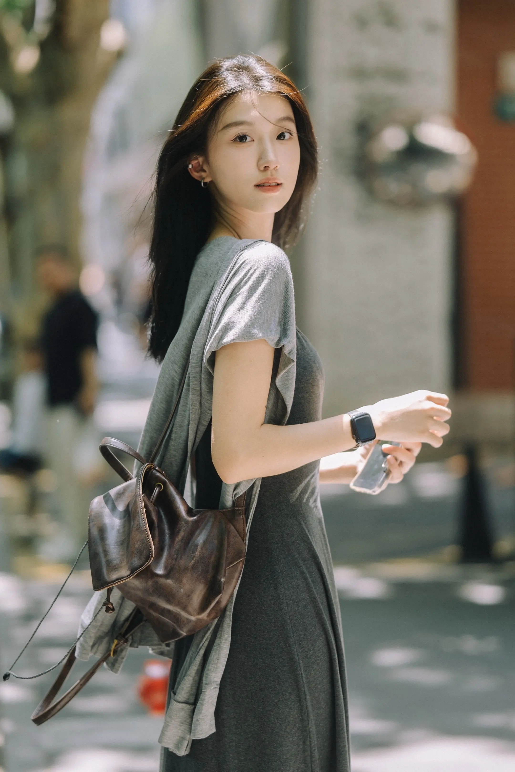 感谢胡致炜老师的照片☺️。也是上过街拍了！喜欢上海下次还来！