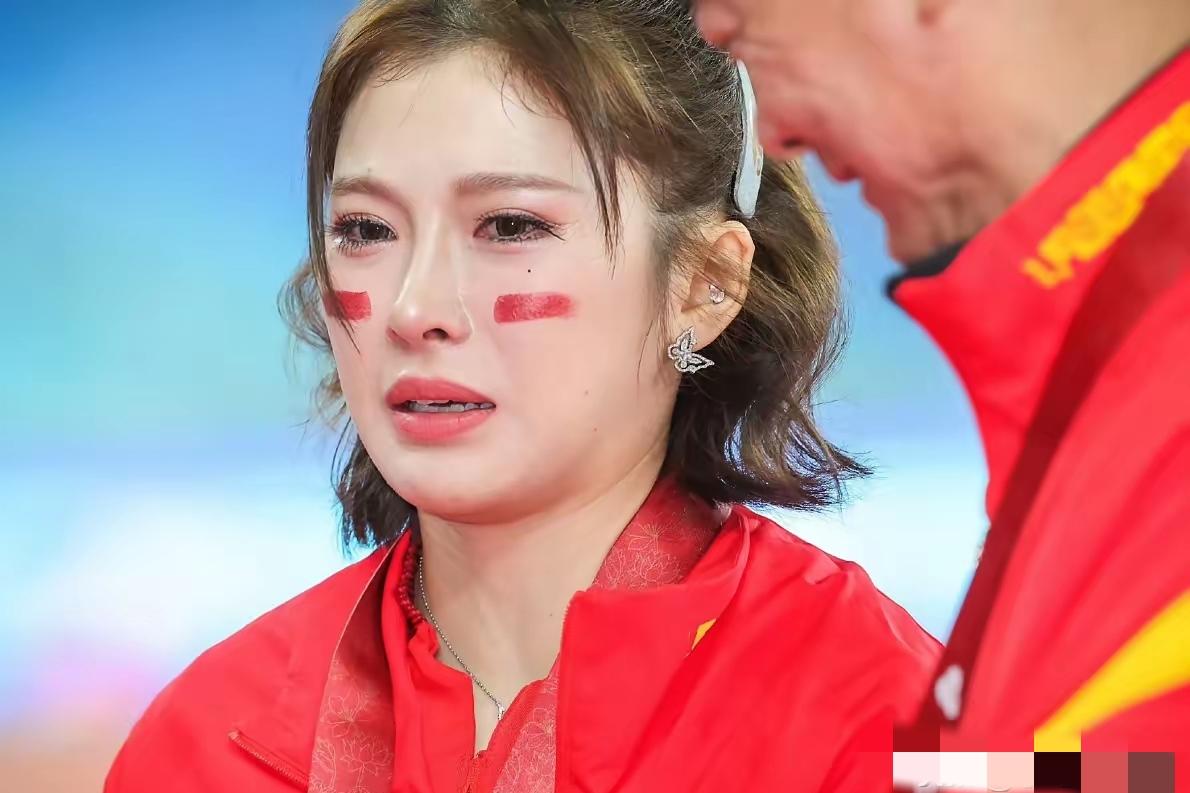 这一幕终于还是到来了
不是刘景阳是一匹黑马
也不是吴艳妮不够强大，而是吴艳妮要面