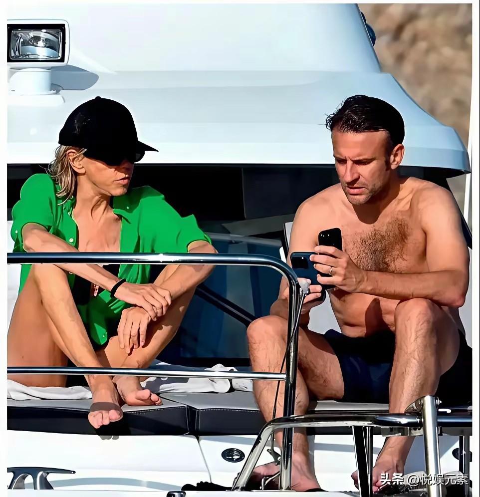 马克龙好歹也是一国总流，人中龙凤，
先不说他的政绩和官声如何，
就说他富贵没换老