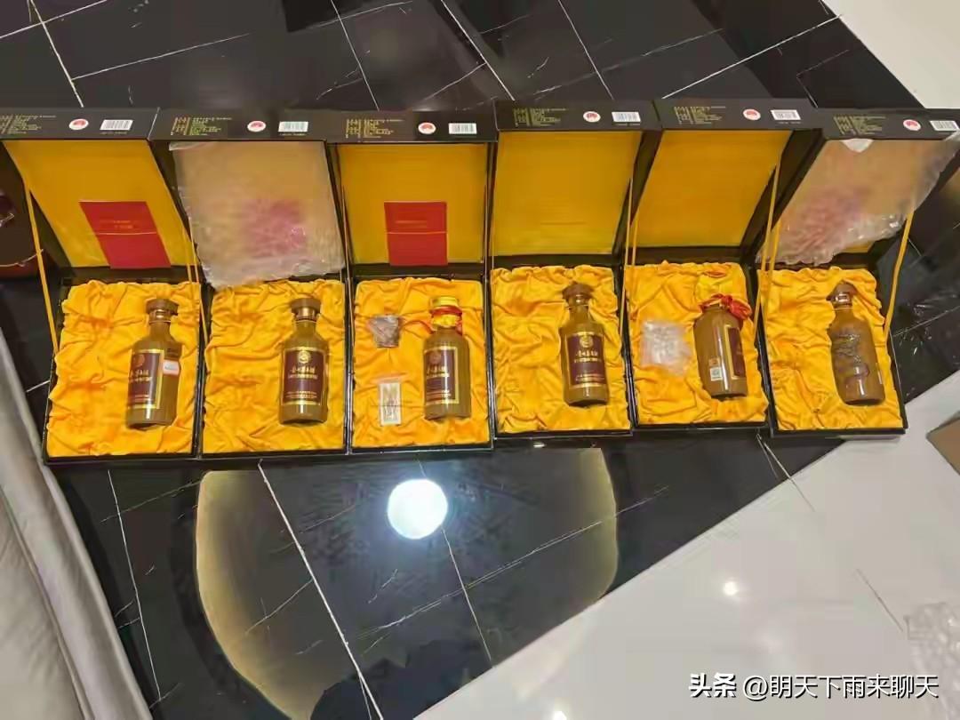 这个假酒做得精致，骗得这位大客户一愣一愣的，送礼请客本想着脸上生光，不料，被高手