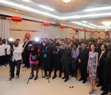 联合国秘书长，对着全世界摊牌了：再收不齐会费，联合国就得关门。话音刚落，所有人的