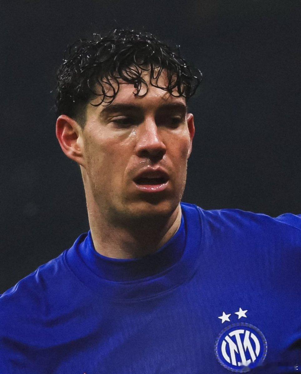 分享一个数据，巴斯托尼已经代表国际米兰收获了30次助攻。国际米兰意甲热点现场