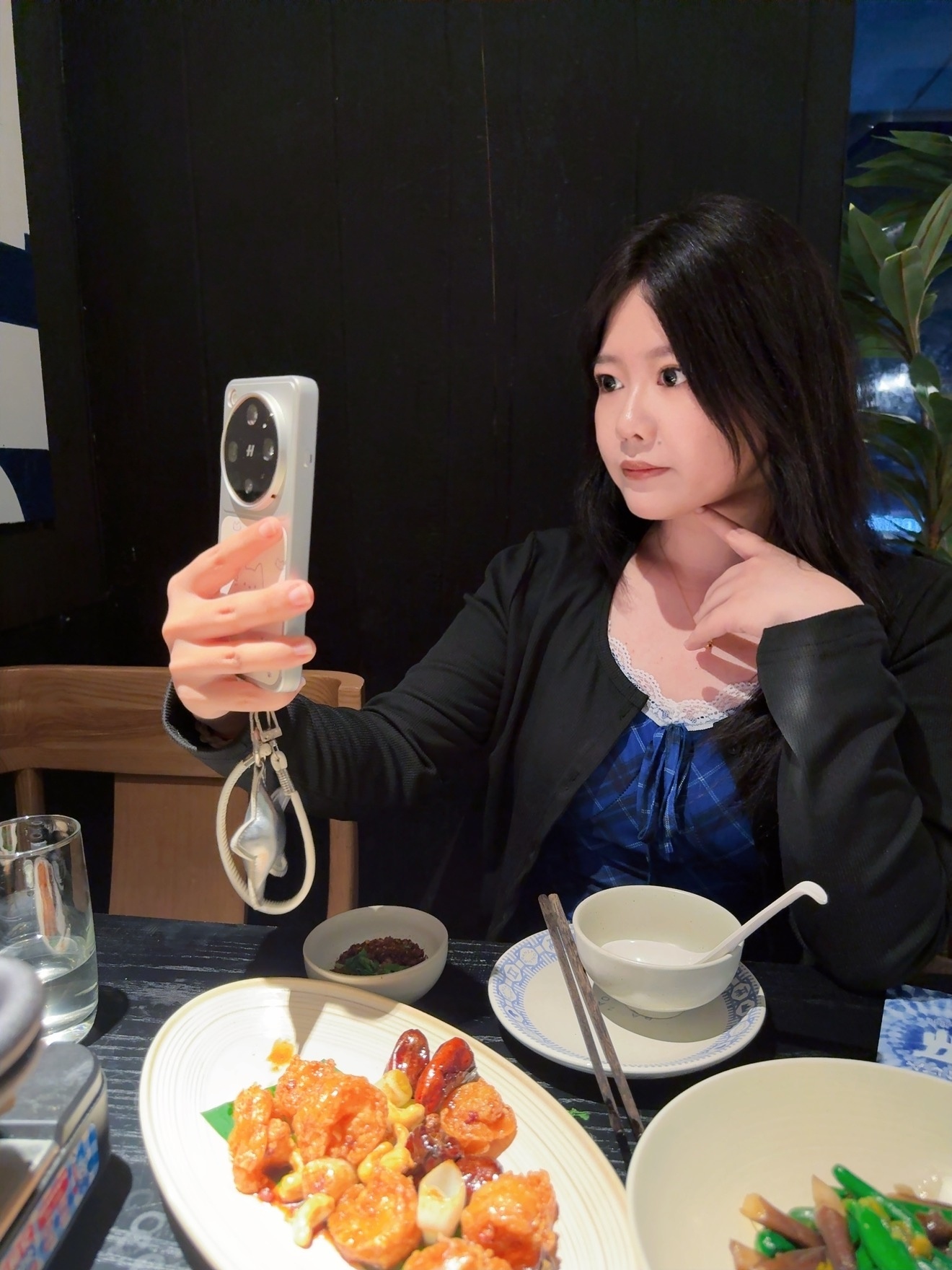🌏 Online-10000天！穿这种裙子就是得一直扭且不能吃饭