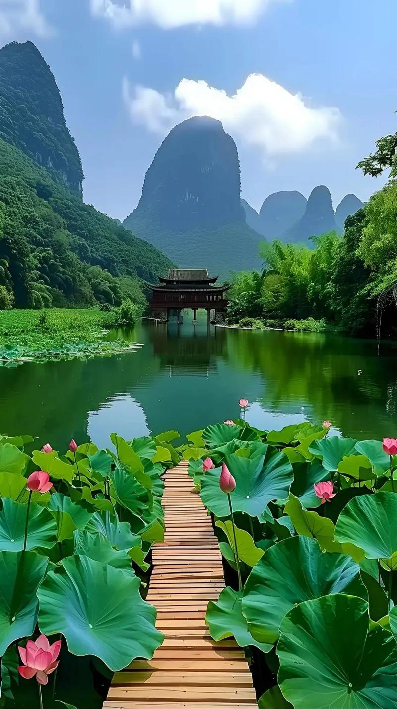 朋友圈一个问题把我整破防了——它问: 你多长时间能存够100万？
首先，说实话，