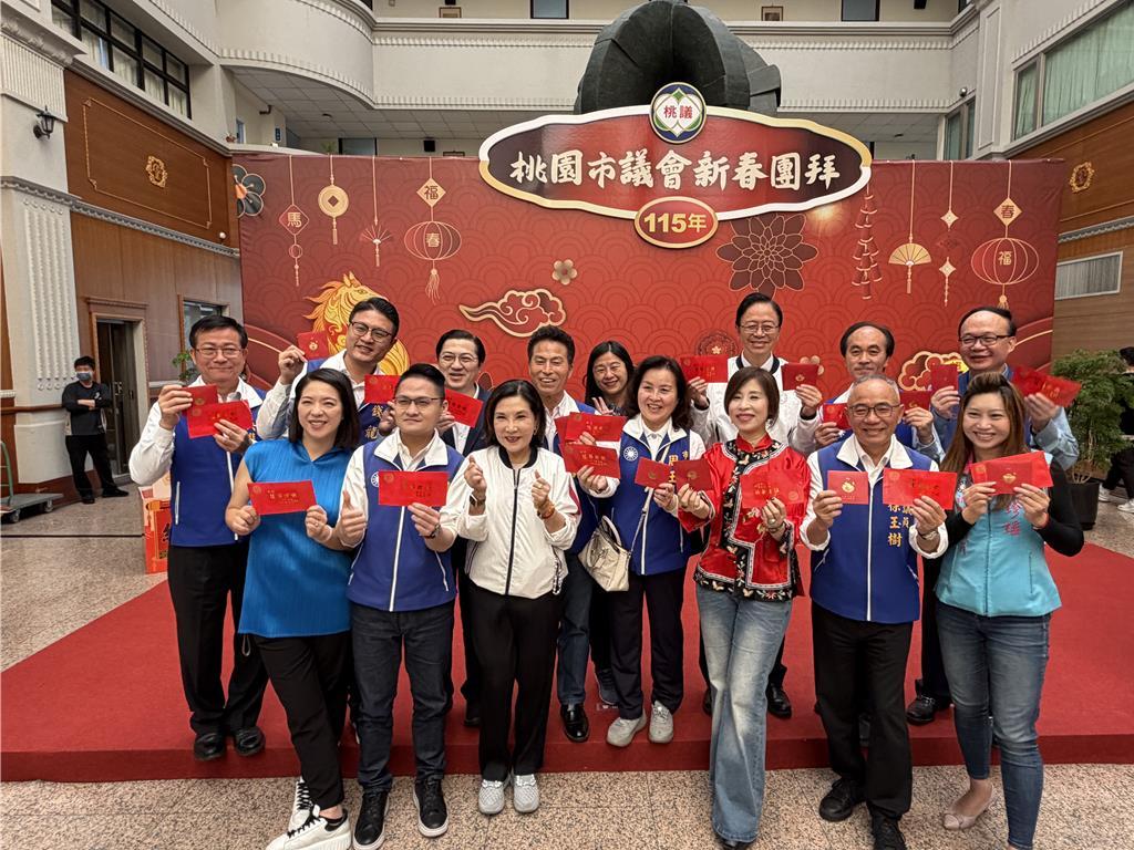 桃园市长张善政1日宣布，将领先6都推动公私立中小教科书全面免费，预估约有19.6