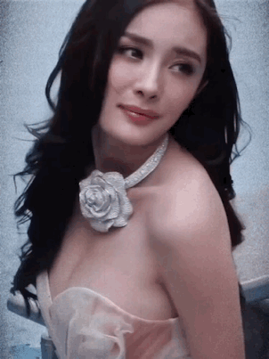 当时的大杨幂体态好挺拔，腋下管理也相当到位！女明星如何管理腋下?杨幂 杨幂体面感