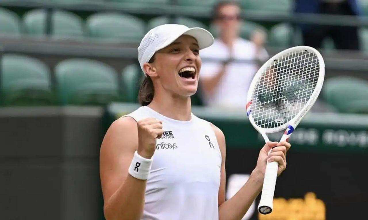 北京时间8月13日上午，刚刚结束了一场WTA1000多伦多站女单半决赛，6届大满