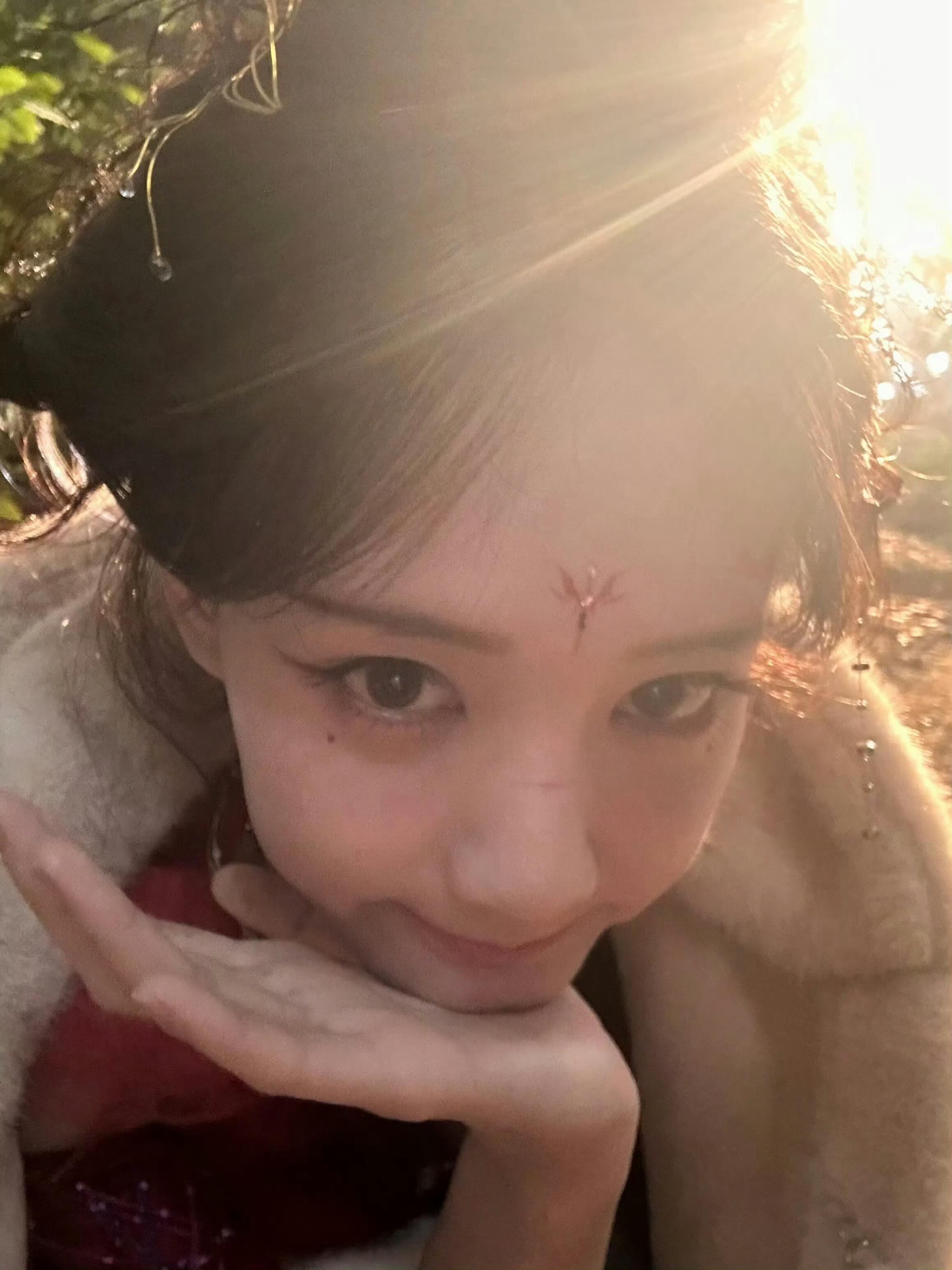 李一桐送房求李荣浩给自己写歌 卧底巨星的时候合作过他俩关系挺好的，笑死了，熟人就