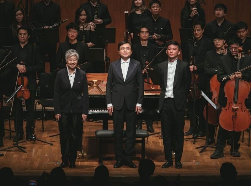 不站指挥台、边指挥边弹琴！黄家正用一场演出，活成贝多芬的火焰
黄家正11岁那年拿