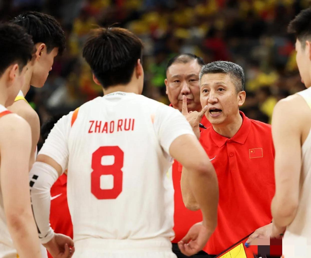 未来三到五年，我认为中国男篮最强12人是下列球员：
赵睿、赵维伦、廖三宁
崔永熙