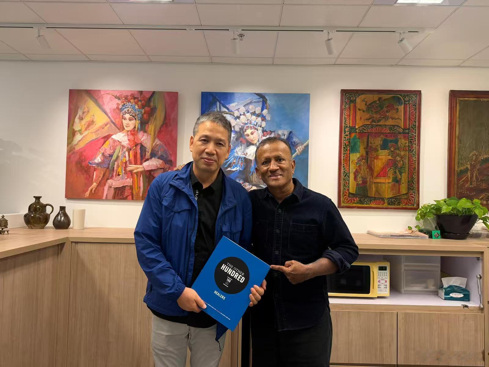 周晋峰会见全球未来研究所创始人钱德勒·奈尔并获赠新书全球未来研究所Global 