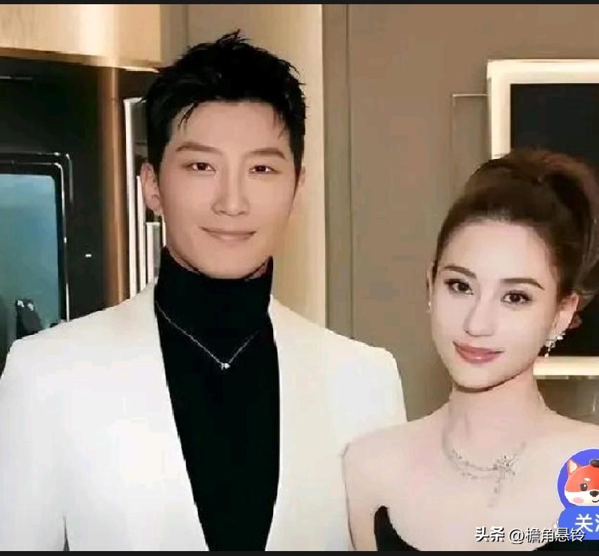 何超莲和窦骁这对CP，真的太养眼了！1月16日合体出席活动，窦骁黑西装配金属框眼