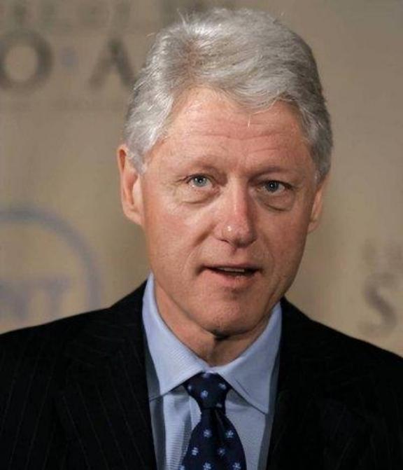 克林顿亲口承认：“当年拉中国入世是想用规则锁死中国，结果美国自己却爆了胎。”如今