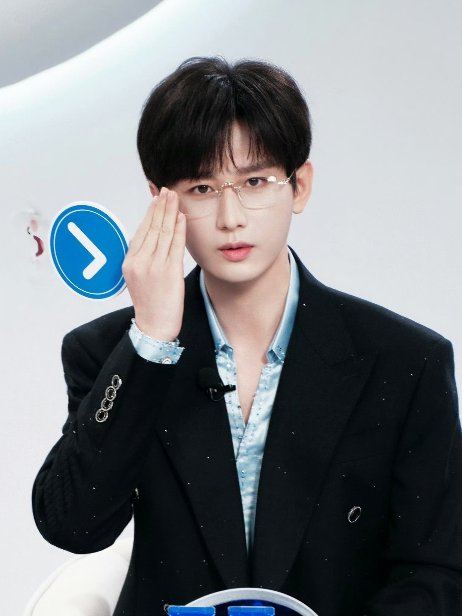 这个时候就要问了，小e小e，你的脸怎么这么小啊😍 ​​​