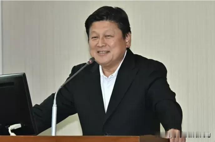 国民党内，傅崐萁不容小觑。昨天国民党团废除了“总召不能连任”的制度，坊间都说是为