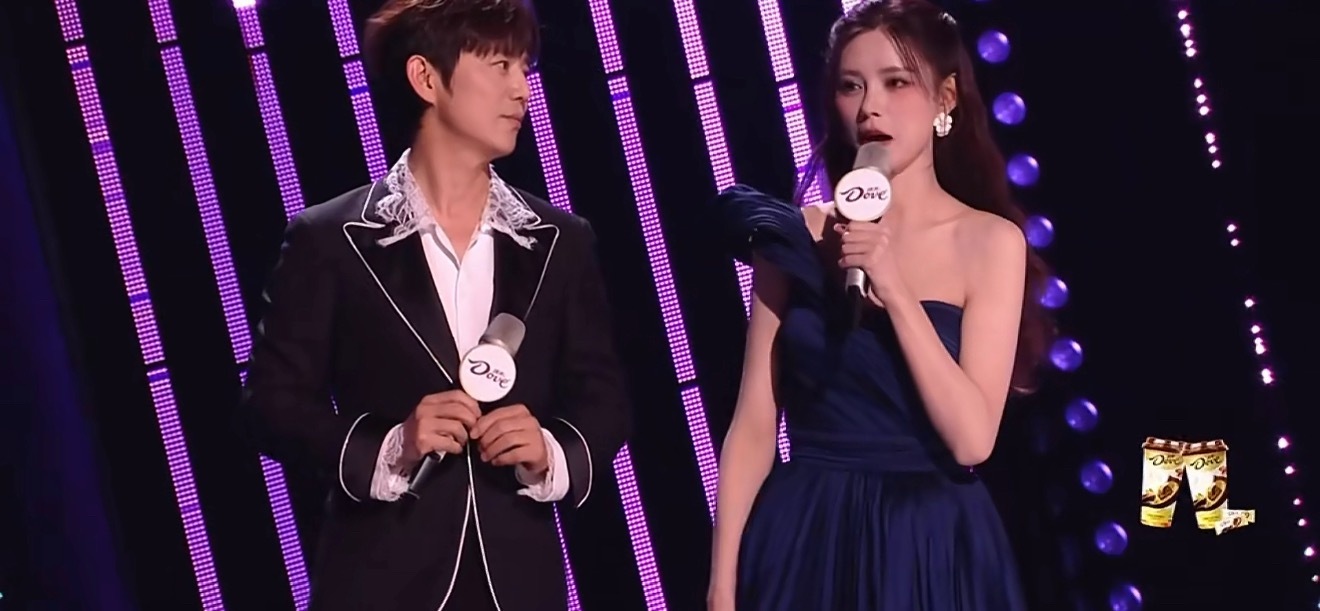 沈梦辰 看得出她是公主沈梦辰长发➕露肩公主裙，优雅大方又不失俏皮可爱，妥妥的公主