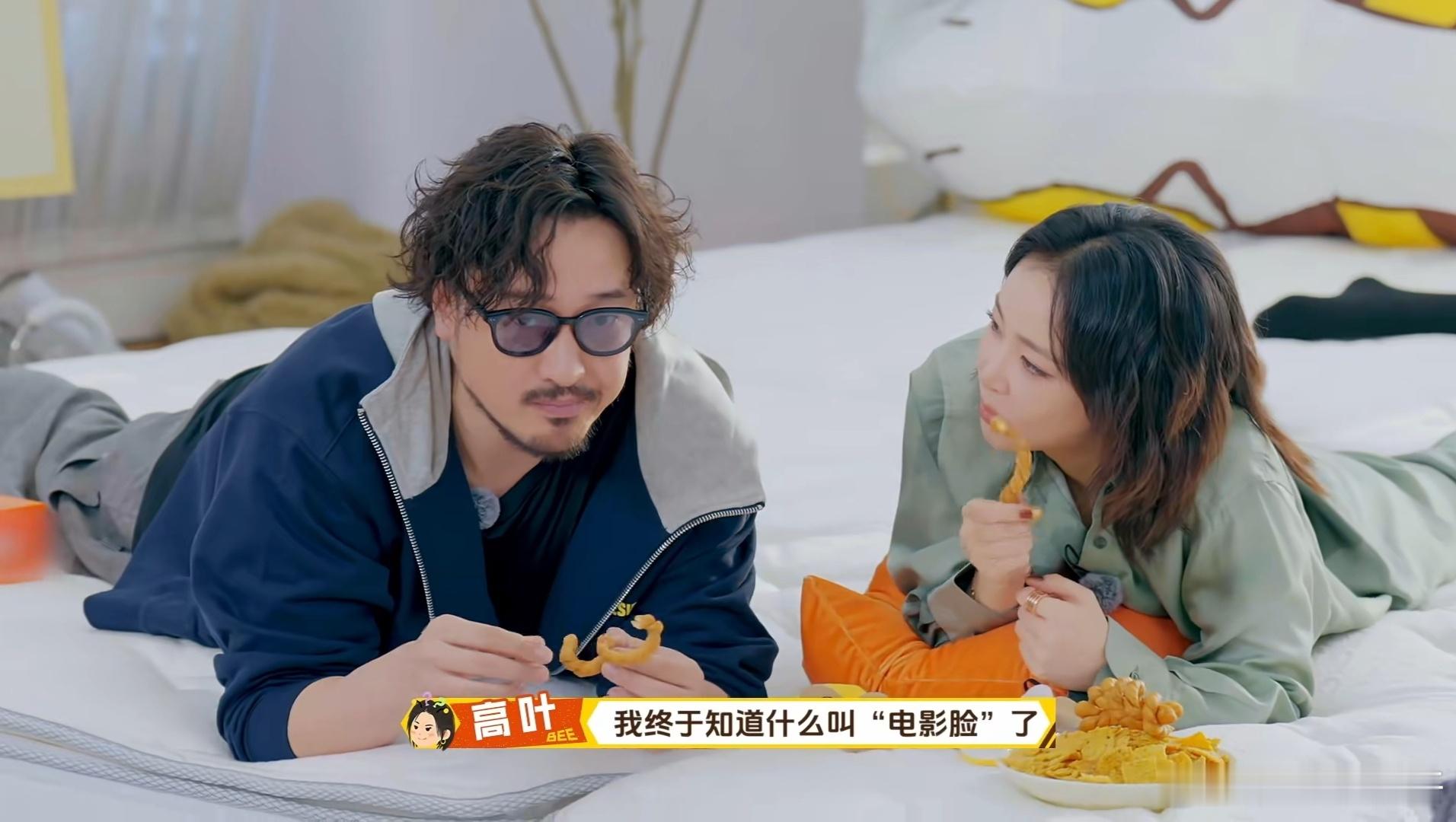 周冬雨祝绪丹演闺蜜帮我出片 《周五晚高疯》 拍照环节封神！祝绪丹火力全开，破碎感