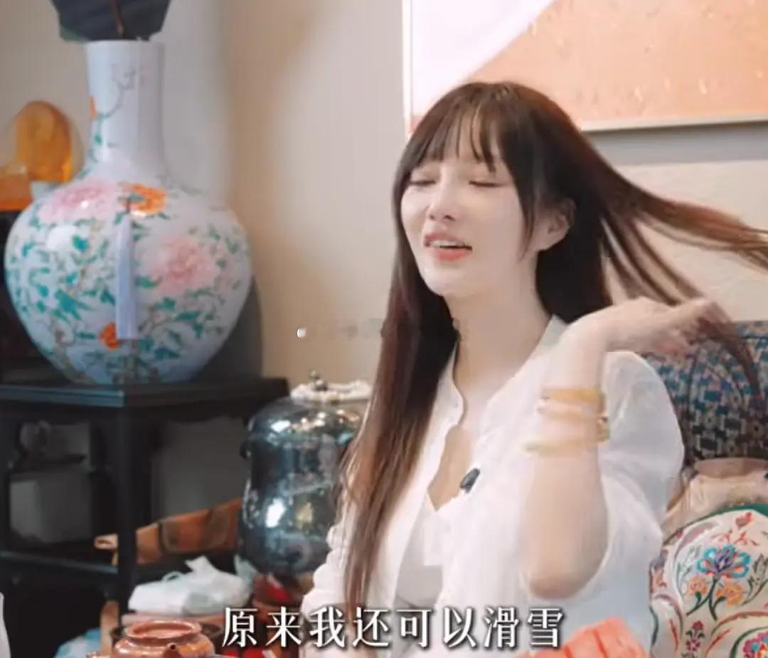 李小璐的最新采访，哪怕明星的低谷也是普通人求而不得的高峰，她的低谷只是有更多时间