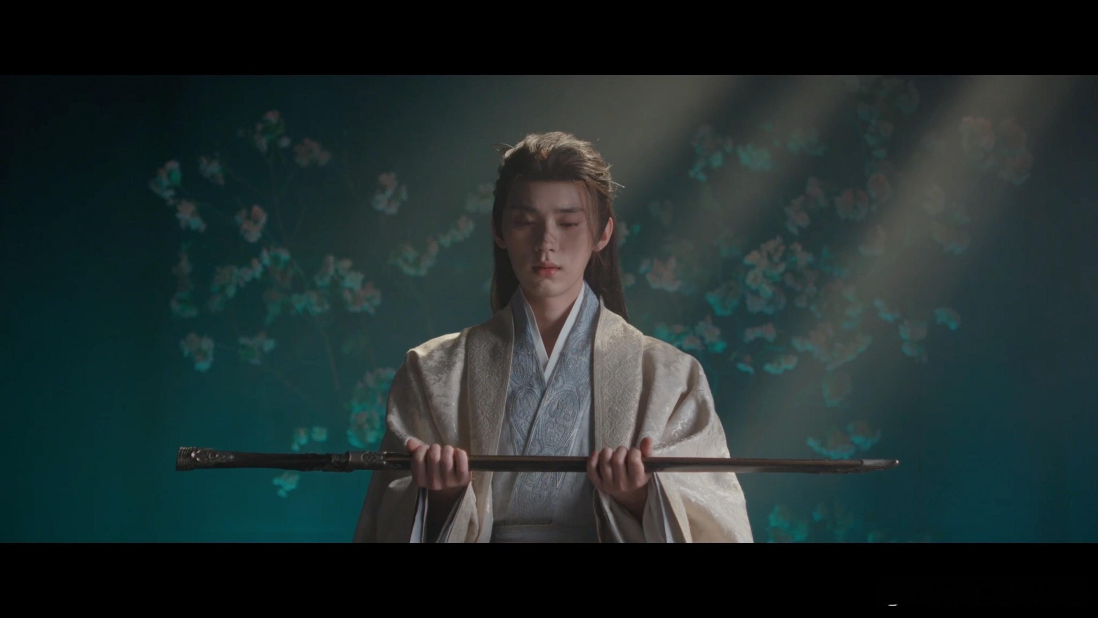 李昀锐周翊然新剧演父子 李昀锐在剧里的黑衣造型太鲨我了😎！慕正扬一出场，气场两