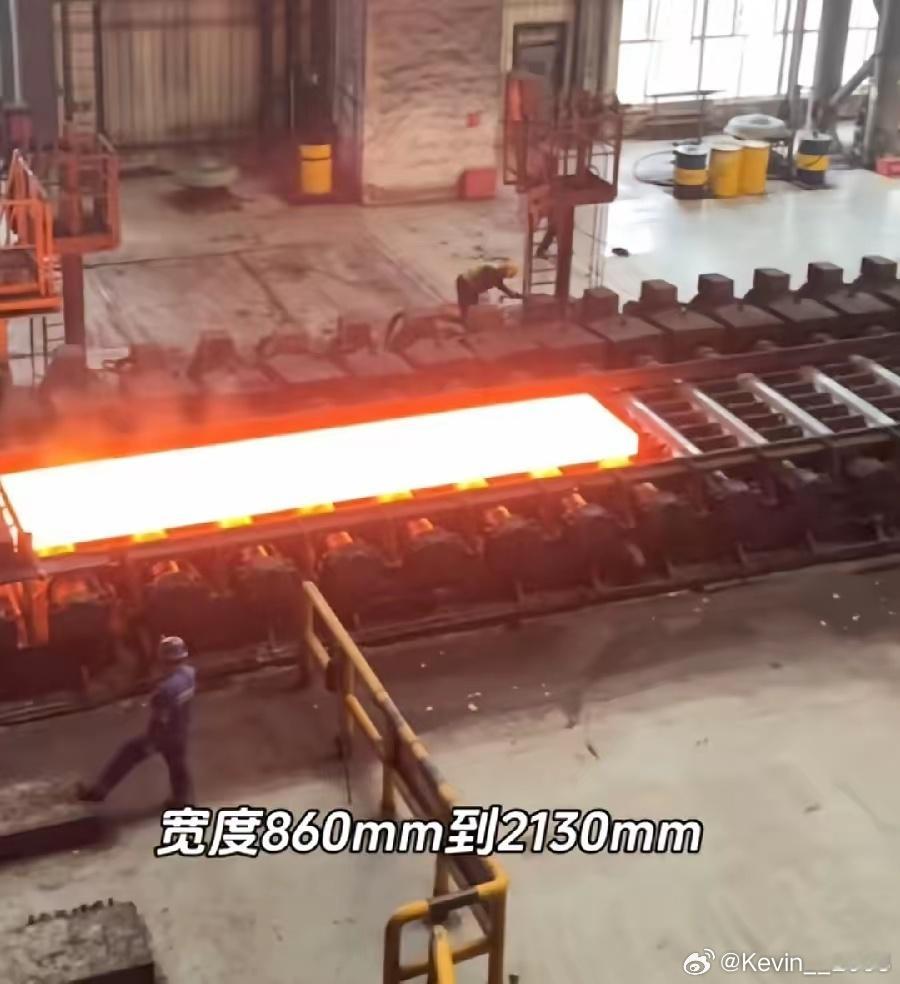 包头爆炸稀土钢材板材厂，现场看起来整洁有序，可是热轧生产线，有大锅炉，爆炸后现场