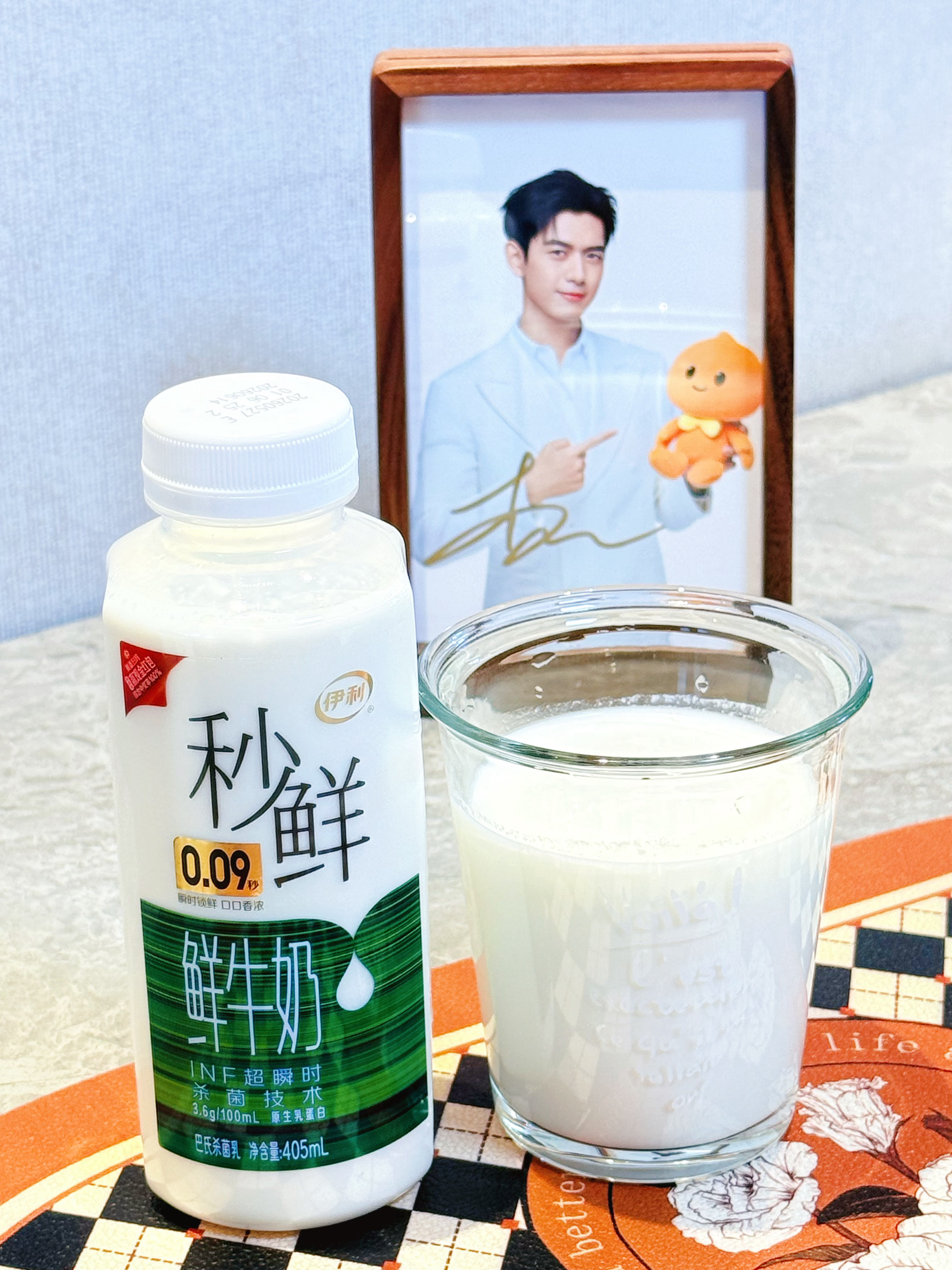 现在喝秒鲜 是谁领到了“现在喝秒鲜”的海报呀是我李现伊利品牌代言人