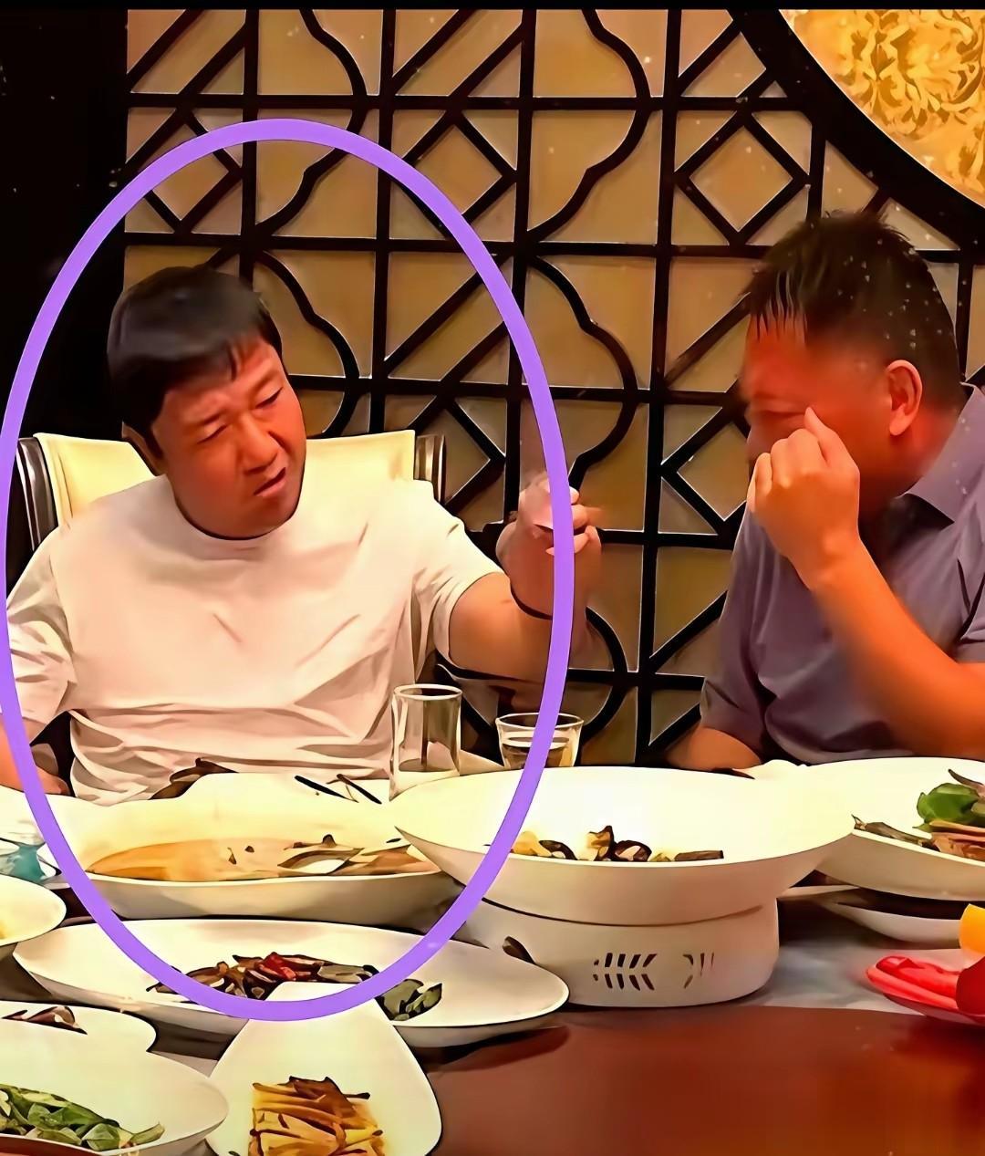 真有人私下不说脏话吗？贾冰太不小心了，本来饭局就是熟人至交，没想到转身别人就给他