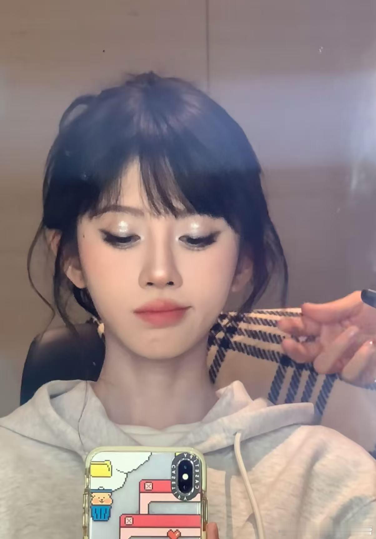 好权威的脸！！鞠婧祎 ​​​