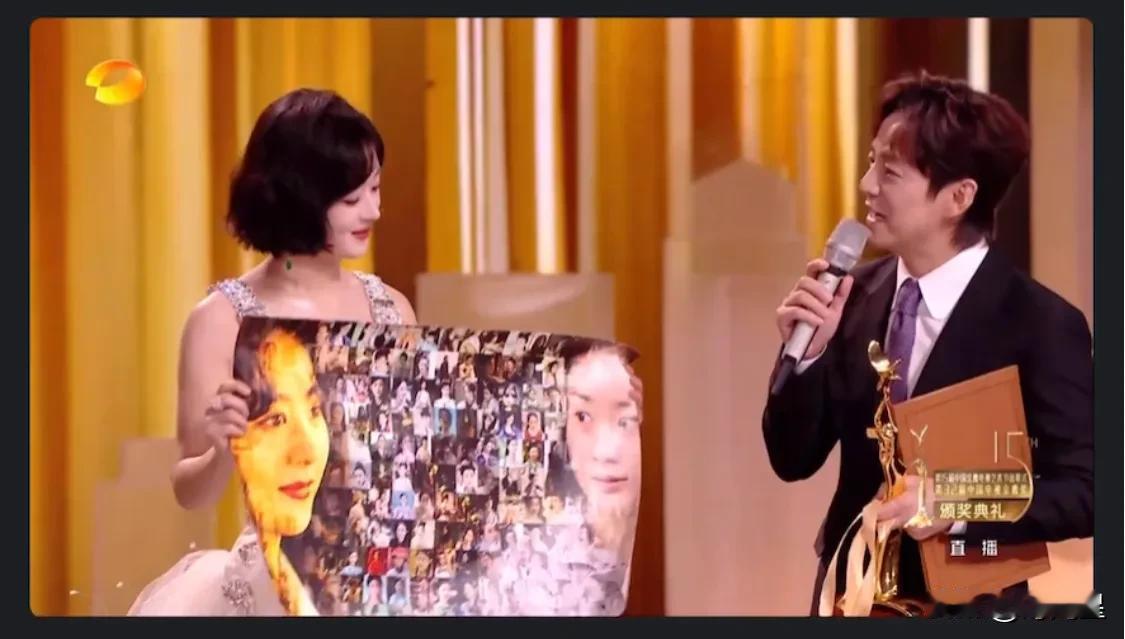 正午阳光导演侯鸿亮为她颁奖！[比心][比心]
全程镜头切了她28次！[庆祝][庆