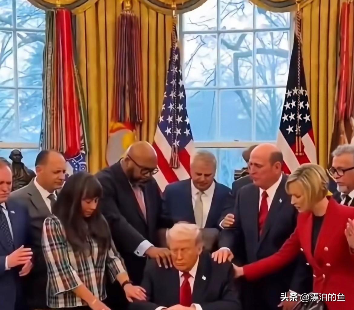 真是太搞笑了！
这大概就是所谓的“恶人也怕鬼敲门”。

那个背着全球通缉令的狠角