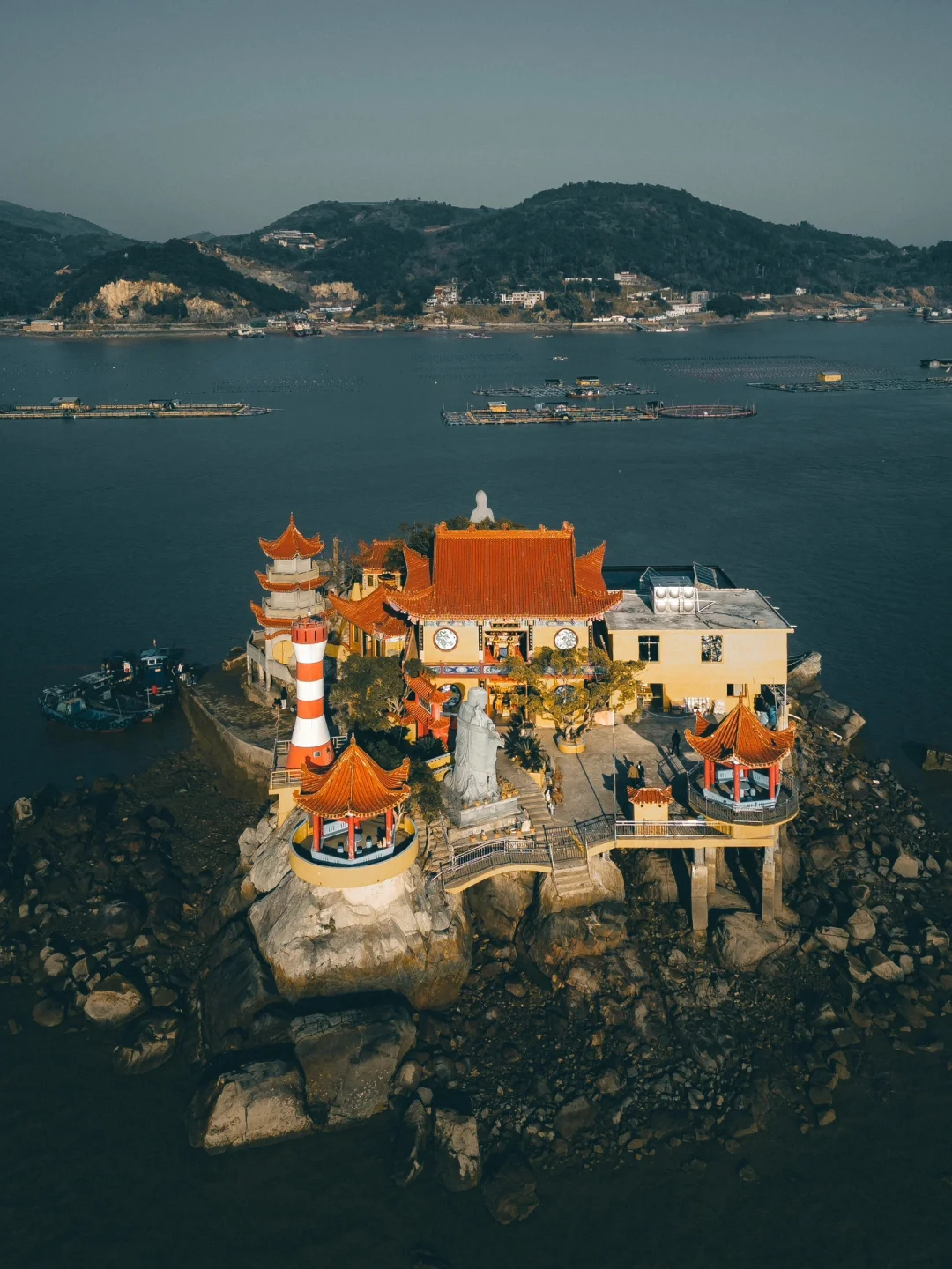 也只有在福建才能见到这样的海上莲花寺🪷