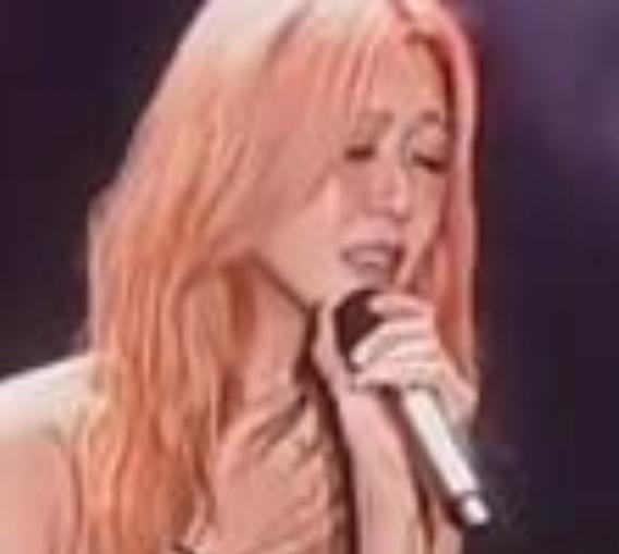 薛凯琪在演唱会上流泪演唱方大同的歌，或许是歌曲承载了特殊的回忆与情感，现场氛围也