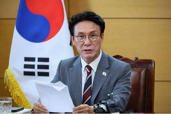 真顶不住了，韩国全面拉响能源警报，限行求人还不够，转头盯上俄罗斯石油？
 
为了