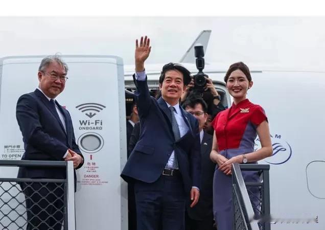 赖清德窜访马绍尔群岛，头发凌乱，空姐抢镜，现场混乱，原计划媒体采访被取消。赖清德
